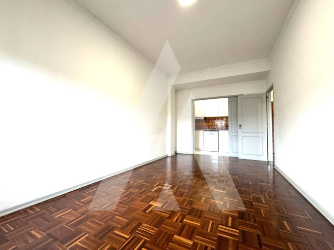 Apartamento T1 para Arrendamento em Santo Antonio dos Olivais Foto 11