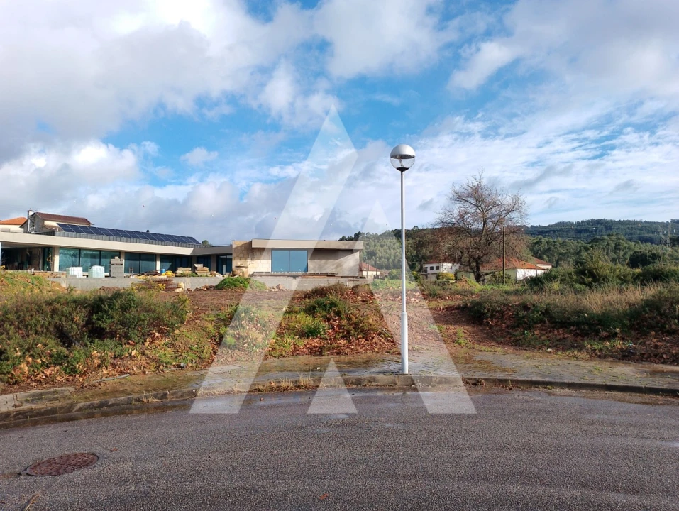 Terreno para Venda em Mujães Foto 1