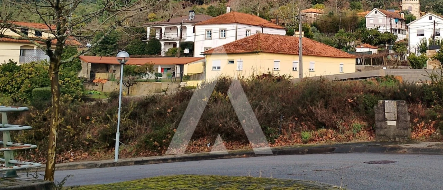 Terreno para Venda em Mujães Foto 1