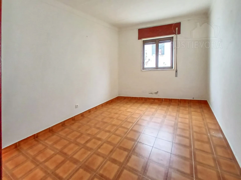 Moradia T2 para Venda em Bencatel Foto 7