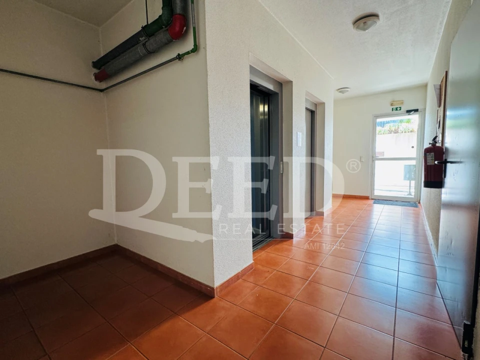 Apartamento T2 para Venda em Caniço Foto 3