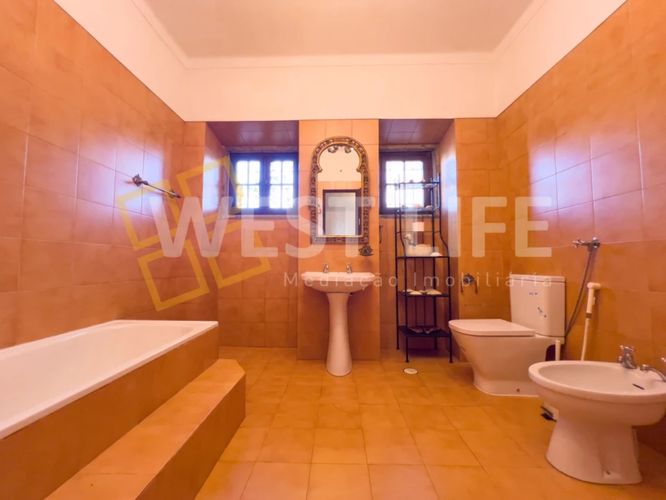 Moradia T6 para Venda em Venda do Pinheiro e Santo Estêvão das Galés Foto 18