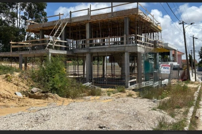 Moradia T4 para Venda em Charneca de Caparica e Sobreda