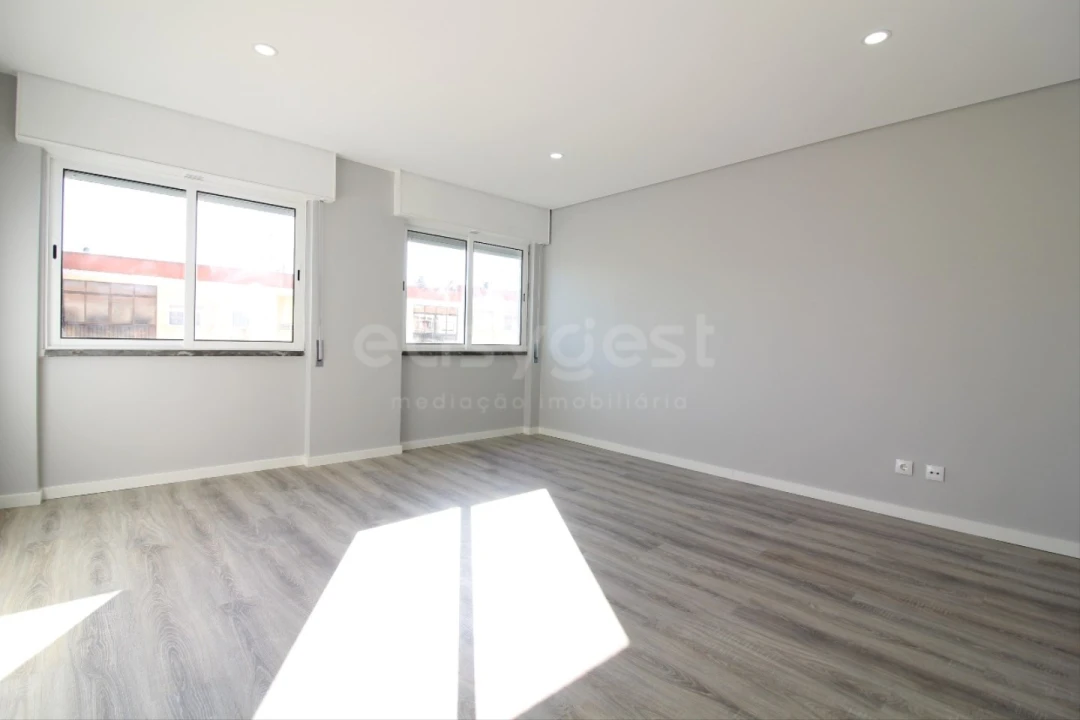 Apartamento T3 para Venda em Amora Foto 5