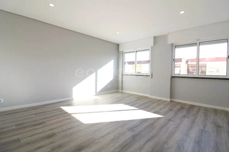 Apartamento T3 para Venda em Amora Foto 6