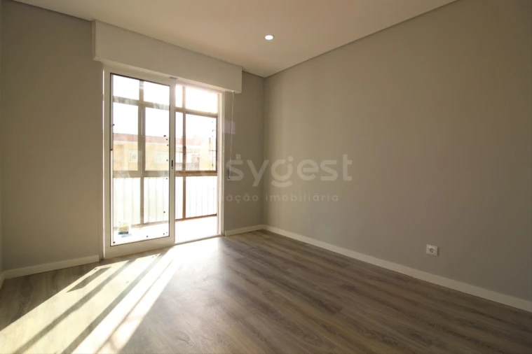 Apartamento T3 para Venda em Amora Foto 21