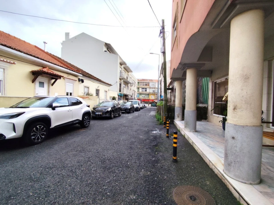 Apartamento T2 para Venda em Algueirão-Mem Martins Foto 16