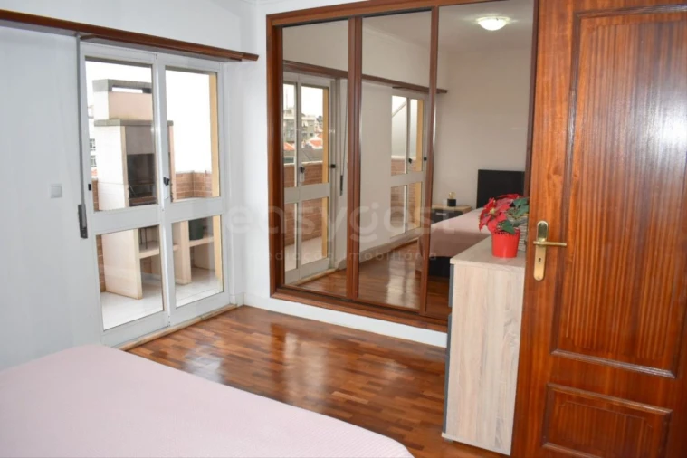 Apartamento T2 para Venda em Algueirão-Mem Martins Foto 8