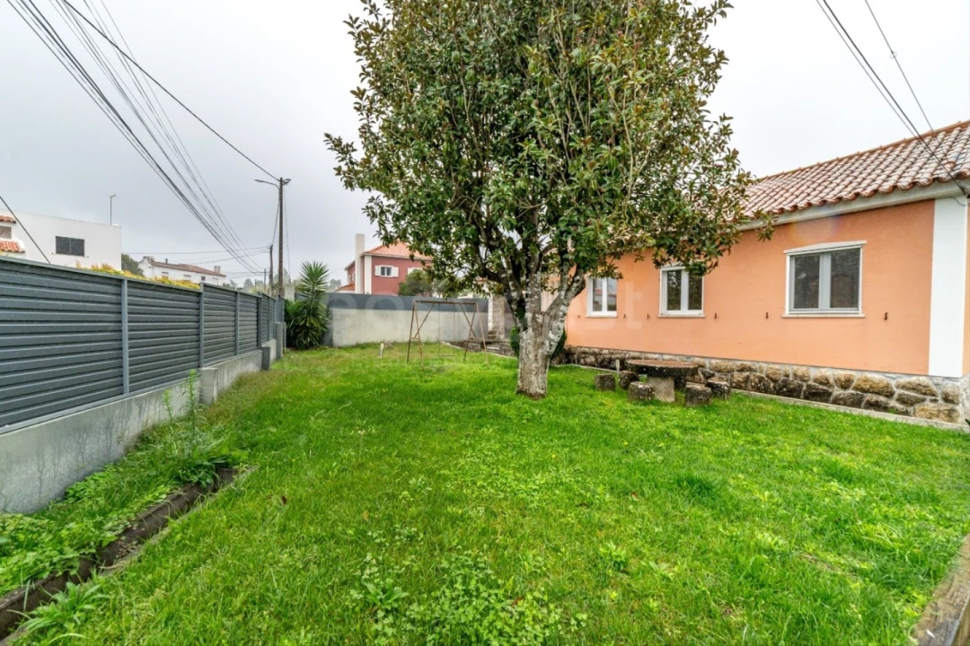 Moradia T3 para Arrendamento em Sesimbra (Castelo) Foto 1