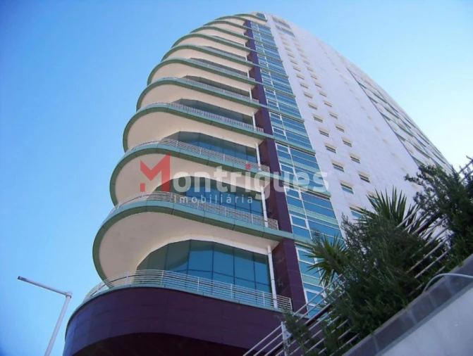 Apartamento T3 para Venda em Parque das Nações Foto 4