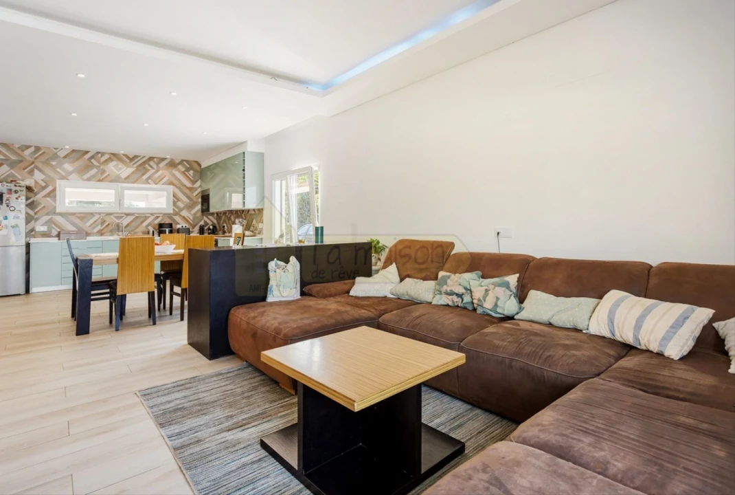 Moradia T5 para Venda em Santa Barbara de Nexe Foto 9