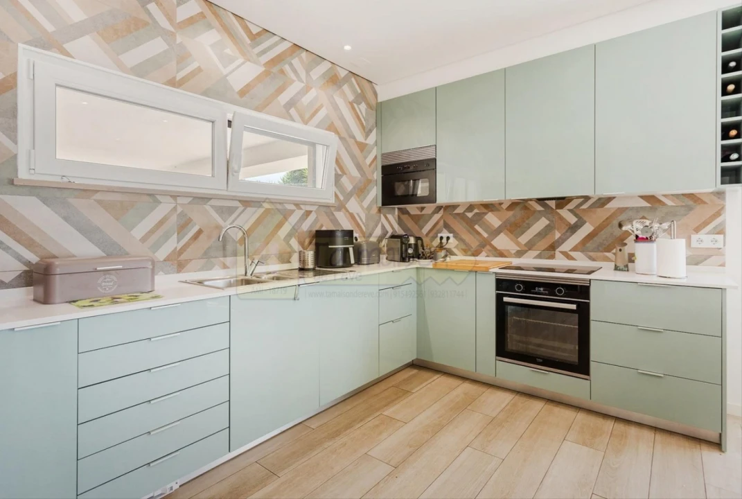 Moradia T5 para Venda em Santa Barbara de Nexe Foto 10