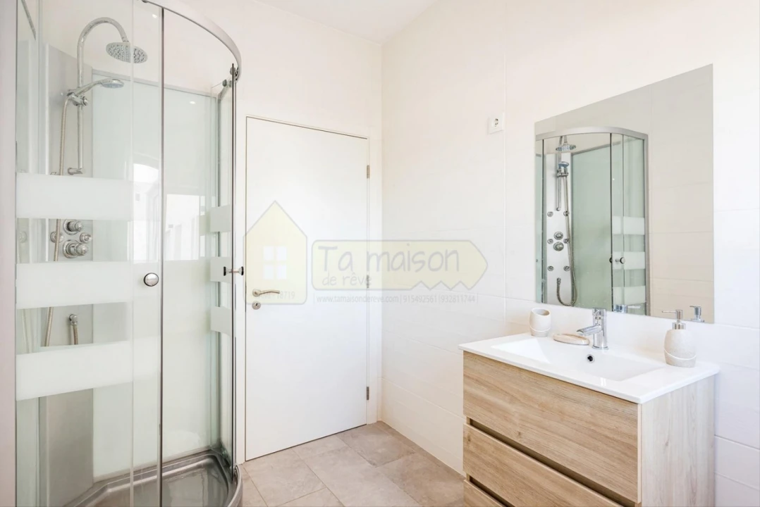 Moradia T5 para Venda em Santa Barbara de Nexe Foto 21