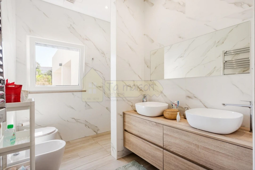 Moradia T5 para Venda em Santa Barbara de Nexe Foto 22