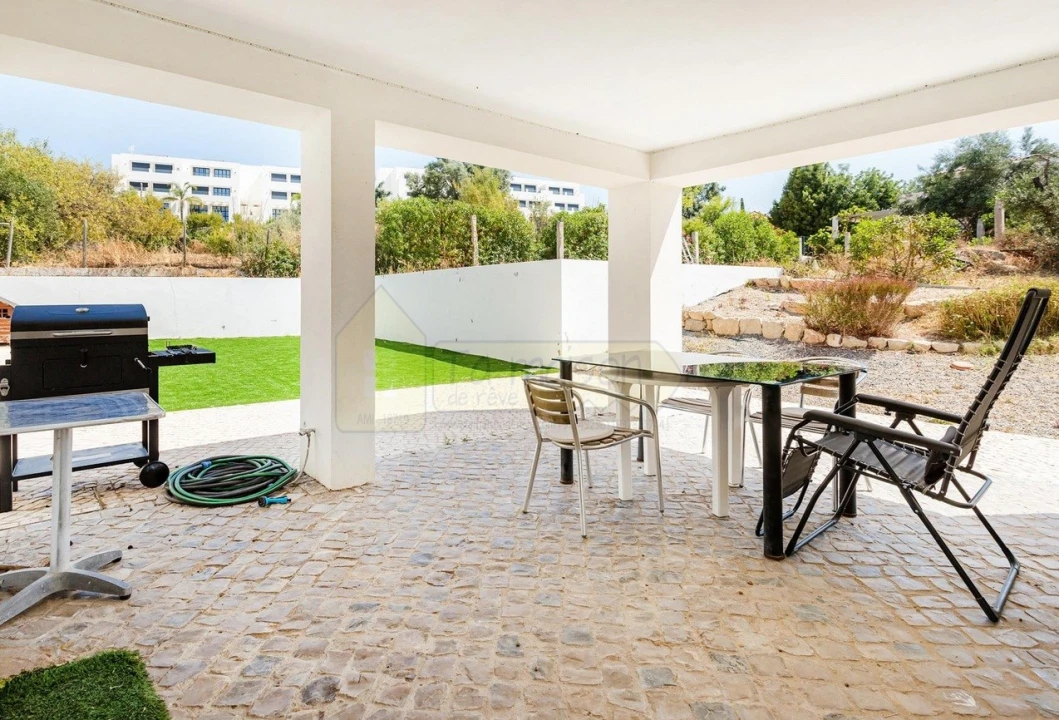 Moradia T5 para Venda em Santa Barbara de Nexe Foto 26