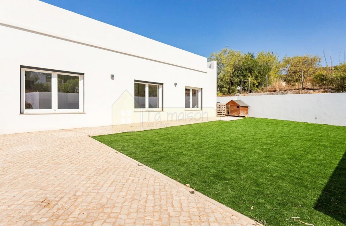 Moradia T5 para Venda em Santa Barbara de Nexe Foto 27