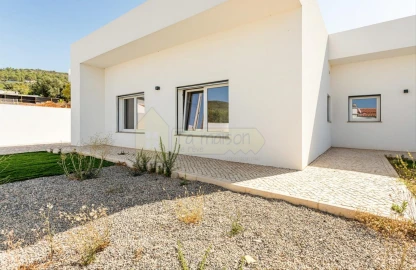 Moradia T5 para Venda em Santa Barbara de Nexe