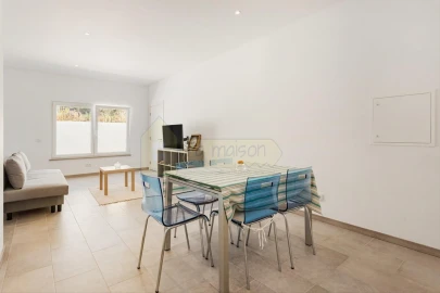 Moradia T5 para Venda em Santa Barbara de Nexe