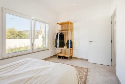 Moradia T5 para Venda em Santa Barbara de Nexe