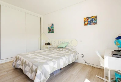 Moradia T5 para Venda em Santa Barbara de Nexe