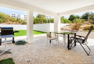 Moradia T5 para Venda em Santa Barbara de Nexe