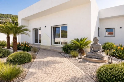 Moradia T5 para Venda em Santa Barbara de Nexe
