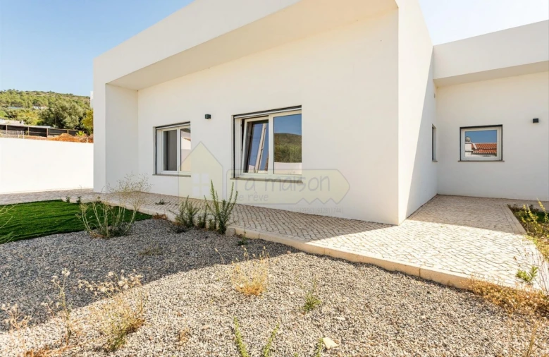 Moradia T5 para Venda em Santa Barbara de Nexe Foto 4