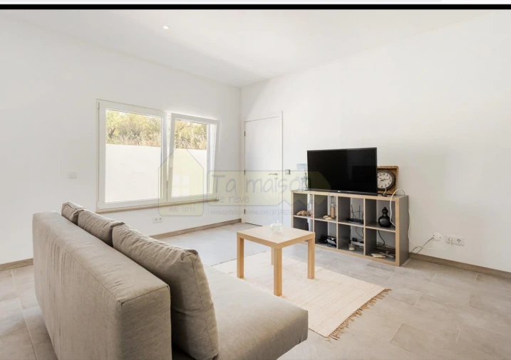 Moradia T5 para Venda em Santa Barbara de Nexe Foto 11