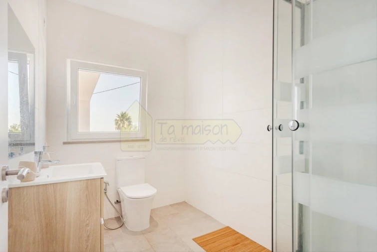 Moradia T5 para Venda em Santa Barbara de Nexe Foto 20