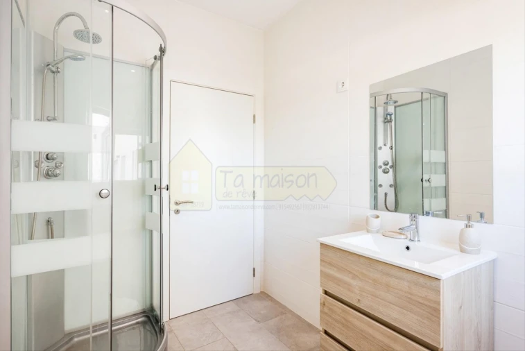 Moradia T5 para Venda em Santa Barbara de Nexe Foto 21