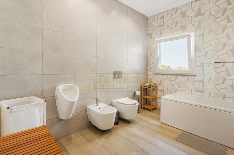 Moradia T5 para Venda em Santa Barbara de Nexe Foto 24