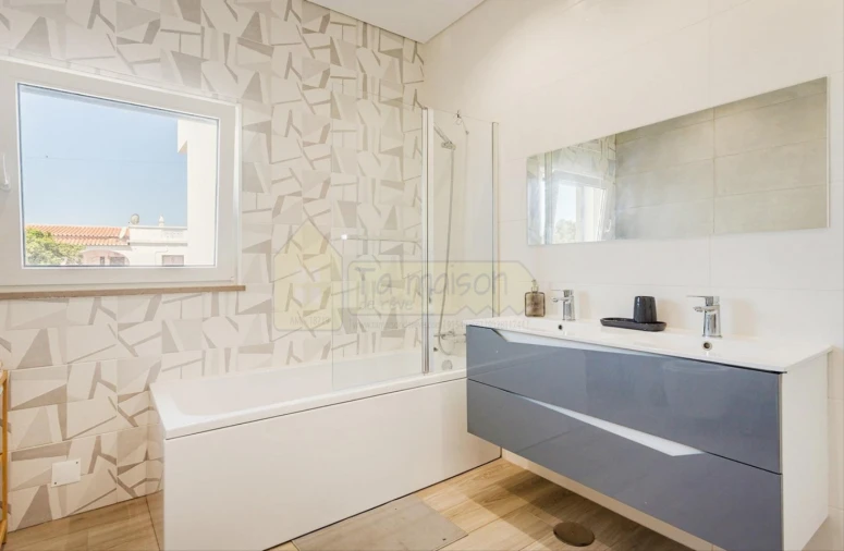 Moradia T5 para Venda em Santa Barbara de Nexe Foto 25