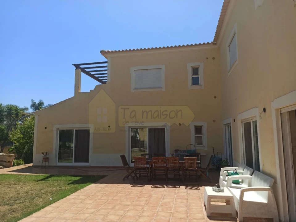 Moradia T5 para Venda em Quelfes Foto 13