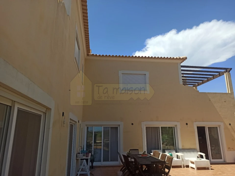 Moradia T5 para Venda em Quelfes Foto 14