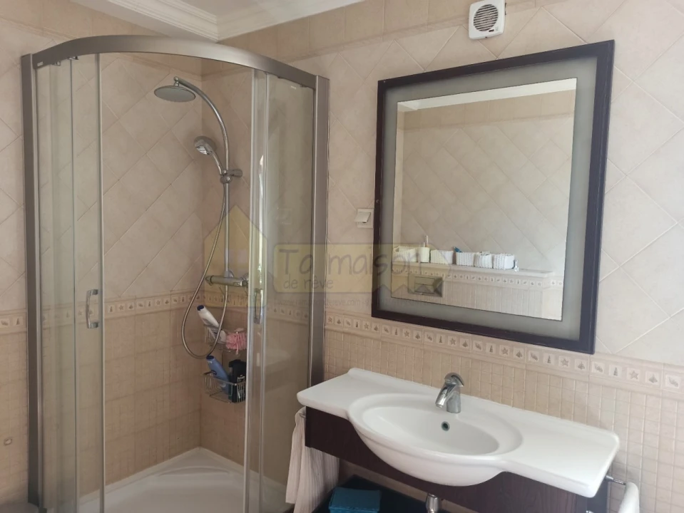 Moradia T5 para Venda em Quelfes Foto 15