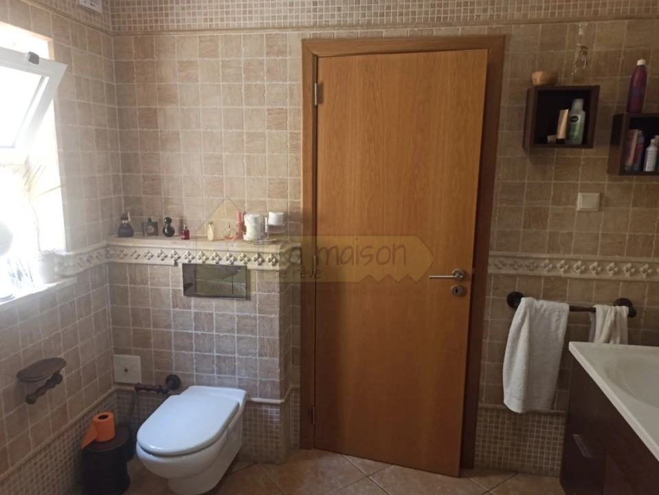 Moradia T5 para Venda em Quelfes Foto 16