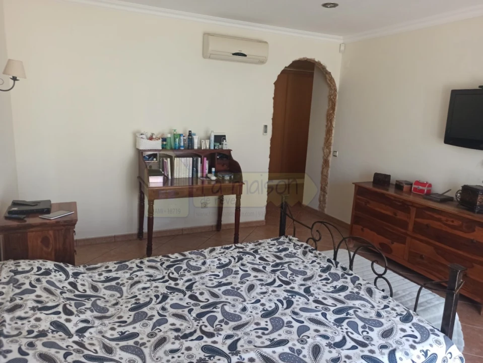 Moradia T5 para Venda em Quelfes Foto 21