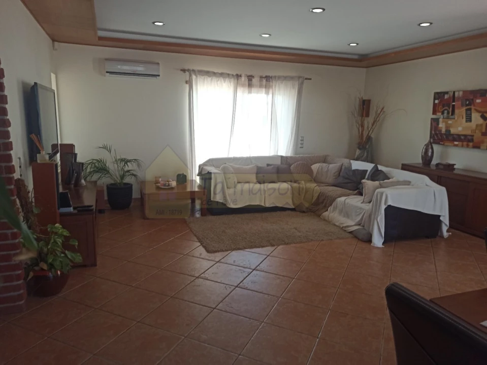 Moradia T5 para Venda em Quelfes Foto 31