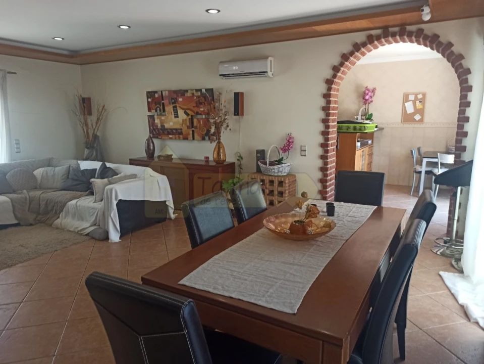 Moradia T5 para Venda em Quelfes Foto 34