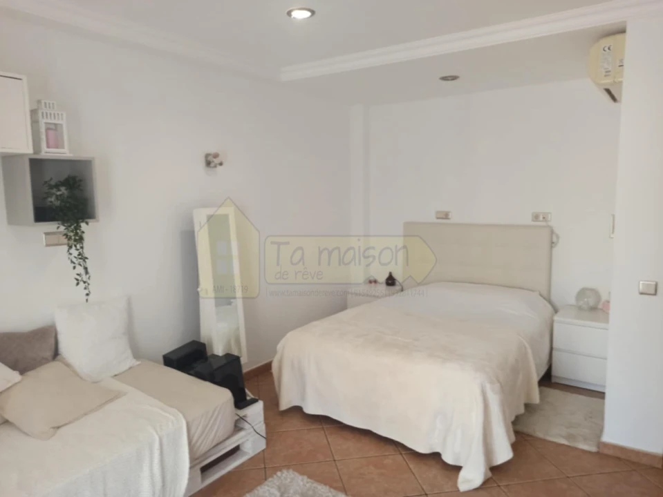 Moradia T5 para Venda em Quelfes Foto 38