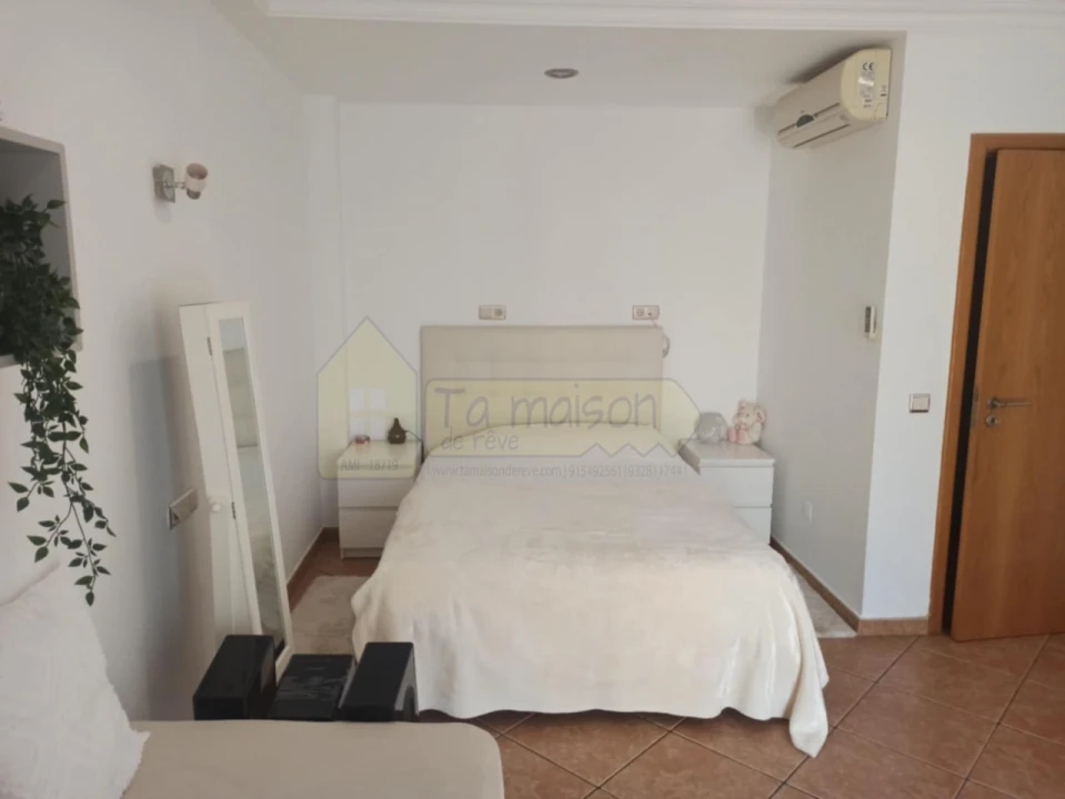 Moradia T5 para Venda em Quelfes Foto 42