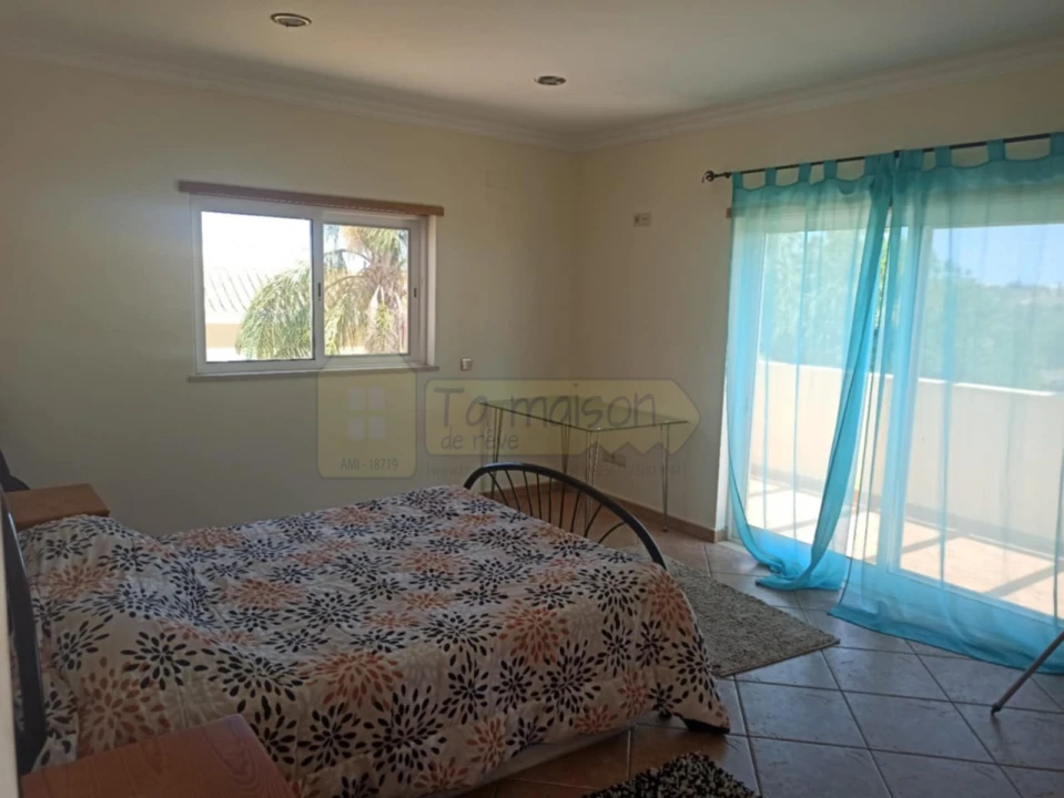 Moradia T5 para Venda em Quelfes Foto 46