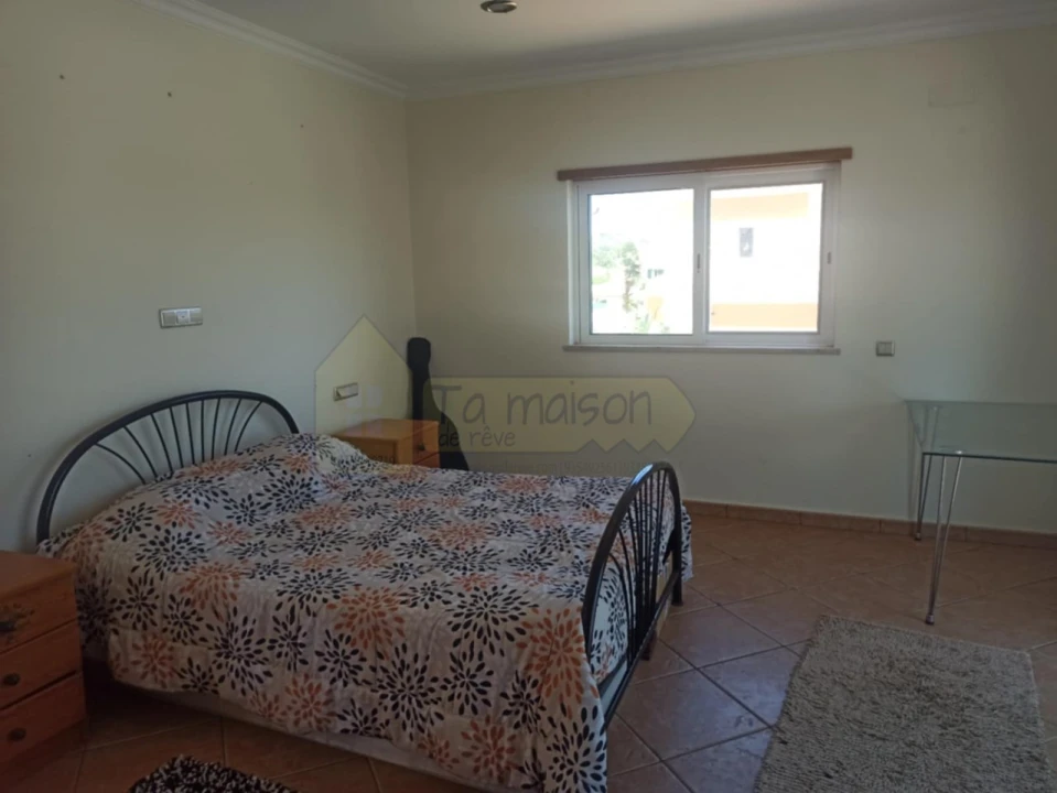 Moradia T5 para Venda em Quelfes Foto 49