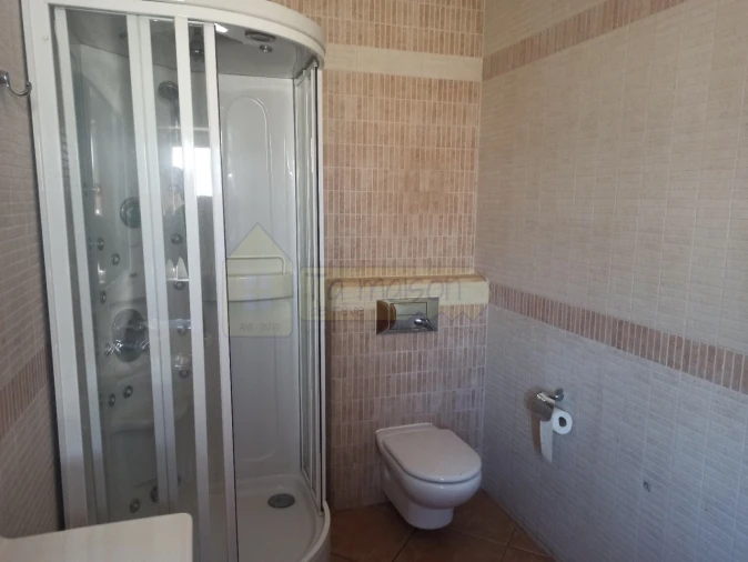 Moradia T5 para Venda em Quelfes Foto 11