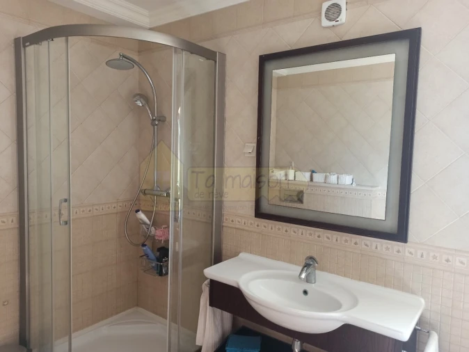 Moradia T5 para Venda em Quelfes Foto 15