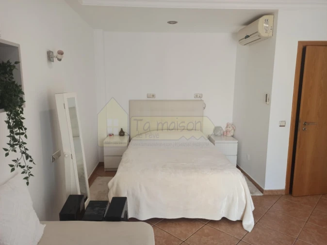 Moradia T5 para Venda em Quelfes Foto 19