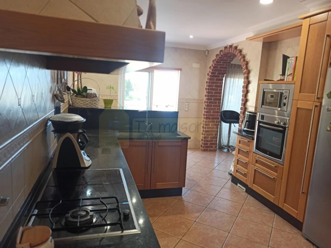 Moradia T5 para Venda em Quelfes Foto 26