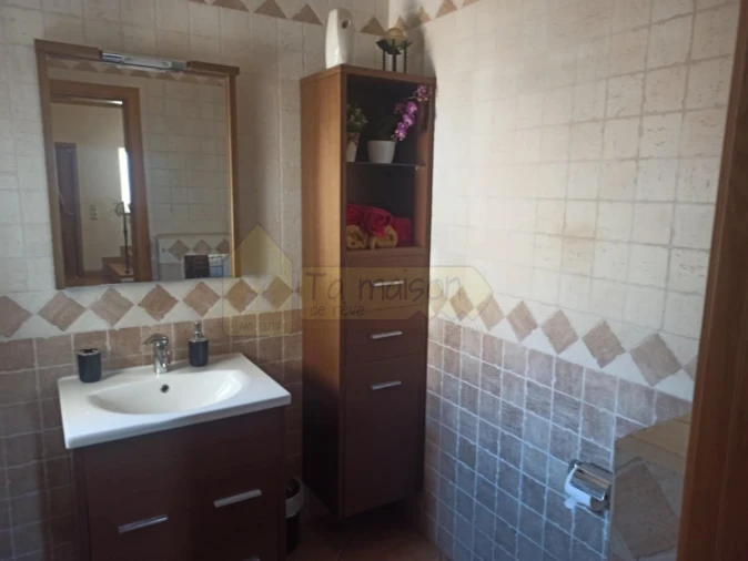 Moradia T5 para Venda em Quelfes Foto 35