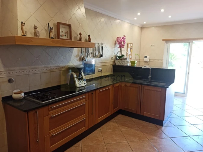 Moradia T5 para Venda em Quelfes Foto 39