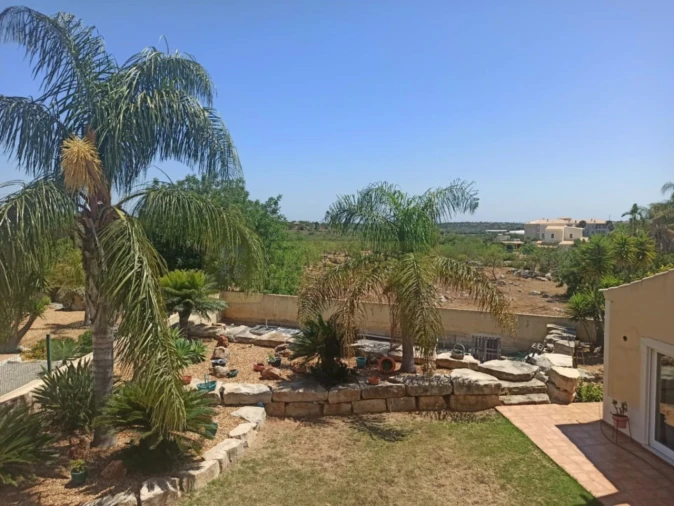 Moradia T5 para Venda em Quelfes Foto 48